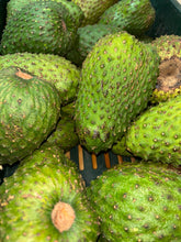 Lade das Bild in den Galerie-Viewer, Frische Soursop-Früchte

